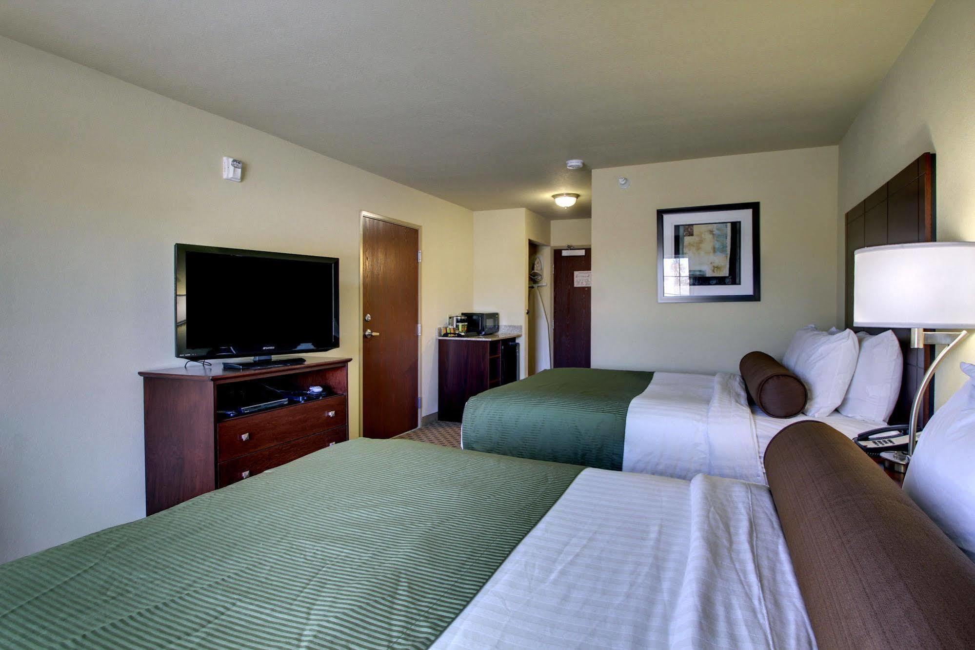 Cobblestone Inn & Suites - Hartington Exterior photo